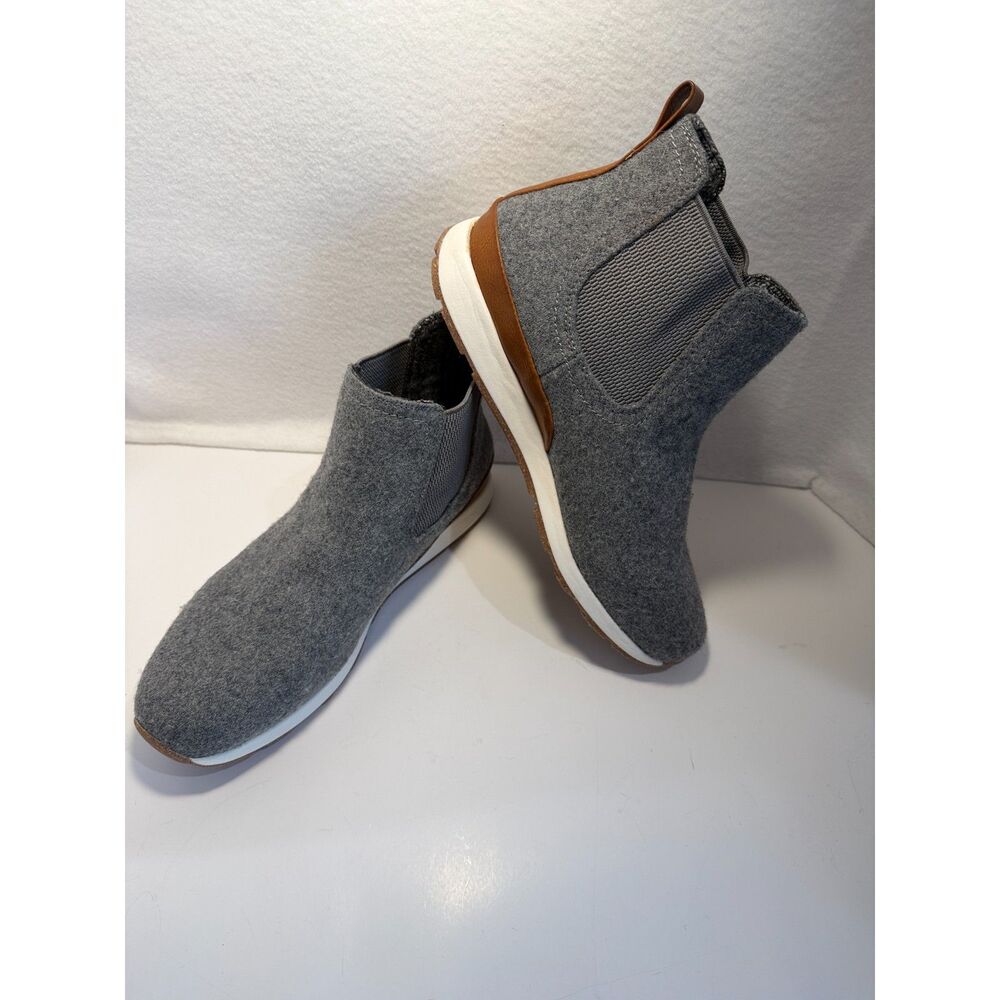 b.o.c. Women's Gray Kara Wool Ankle Chelsea Boots NWOT Size 10